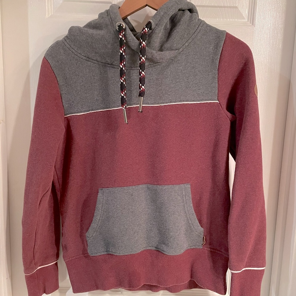 Ultra comfy quality DRAVUS Sweatshirt